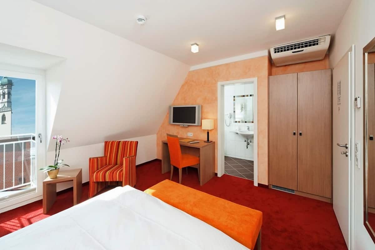 single room | desk, iron/ironing board, cots/infant beds, free wifi