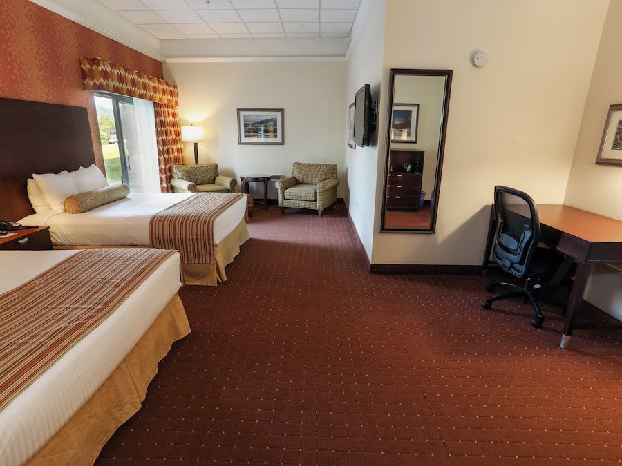 Deluxe Room, 2 Queen Beds (Fairway) | Individually decorated, desk, blackout drapes, iron/ironing board