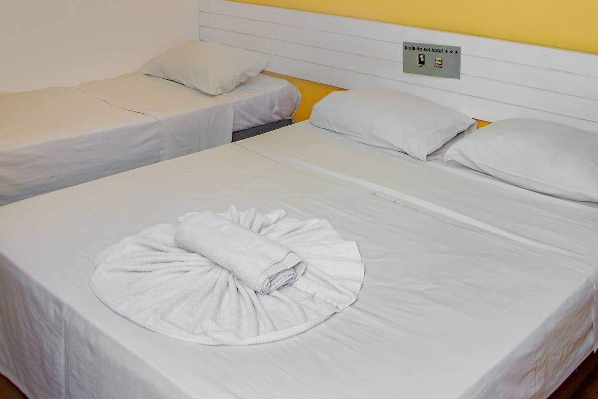 Kamar Standar | 1 kamar tidur, minibar, meja kerja, dan tirai kedap cahaya
