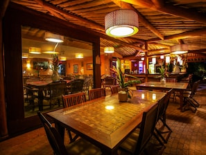 Café da manhã, almoço e jantar; culinária brasileira