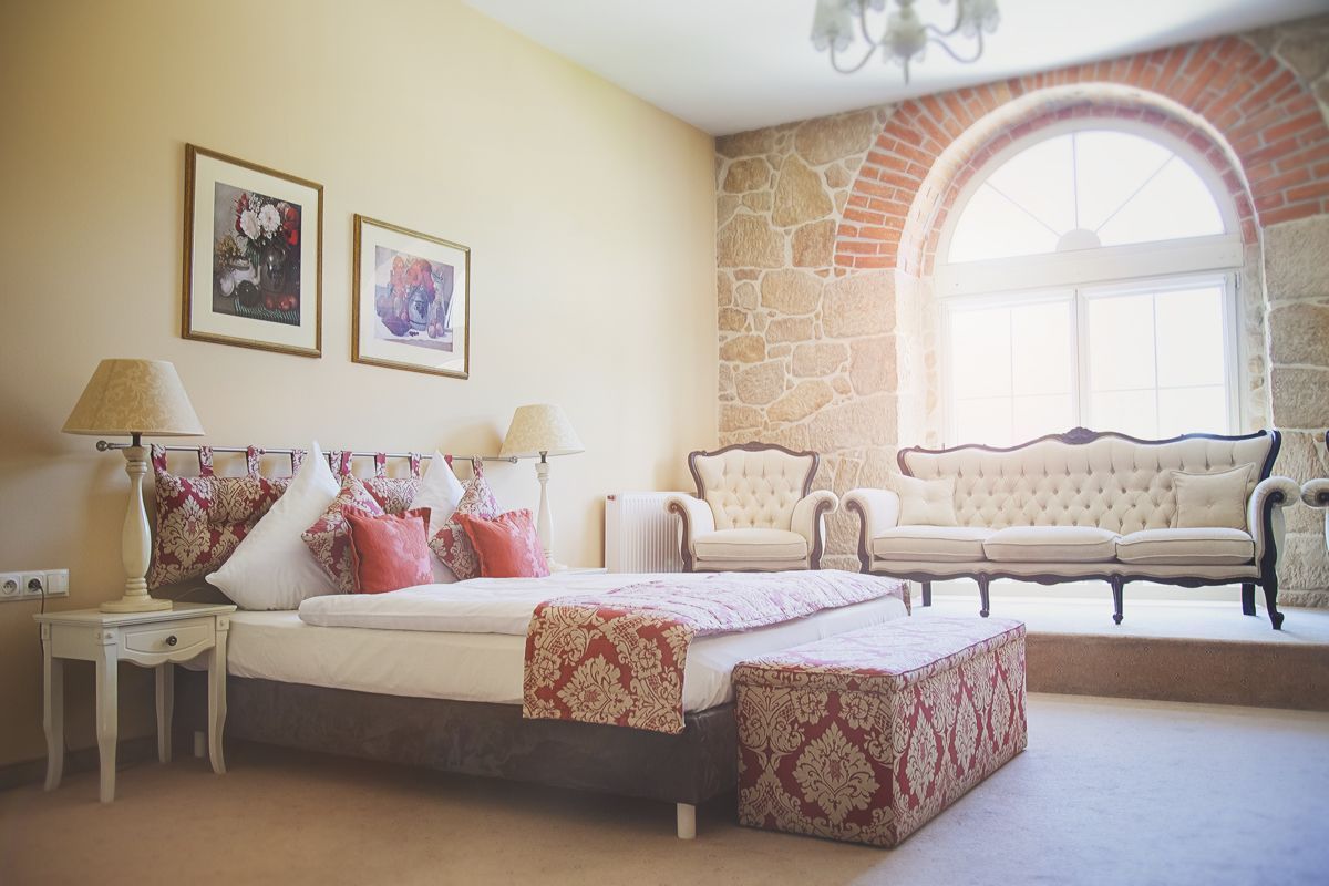 1 bedroom, in-room safe, individually decorated, desk