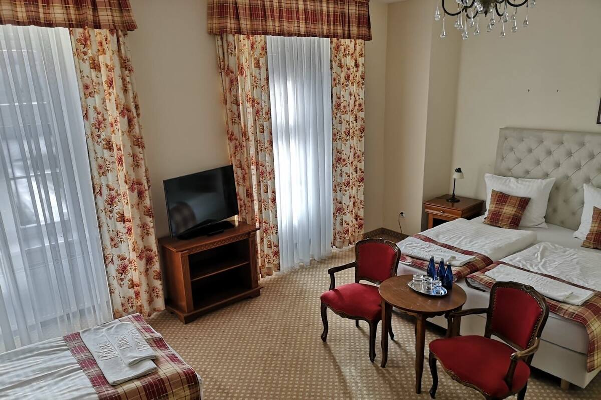 Standard Triple Room | In-room safe, desk, iron/ironing board (on request)