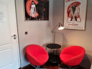 Chambre Double, salle de bains commune | Décoration personnalisée, ameublement personnalisé