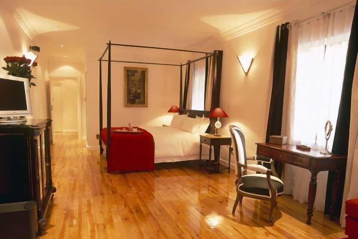Egyptian cotton sheets, premium bedding, Select Comfort beds, minibar