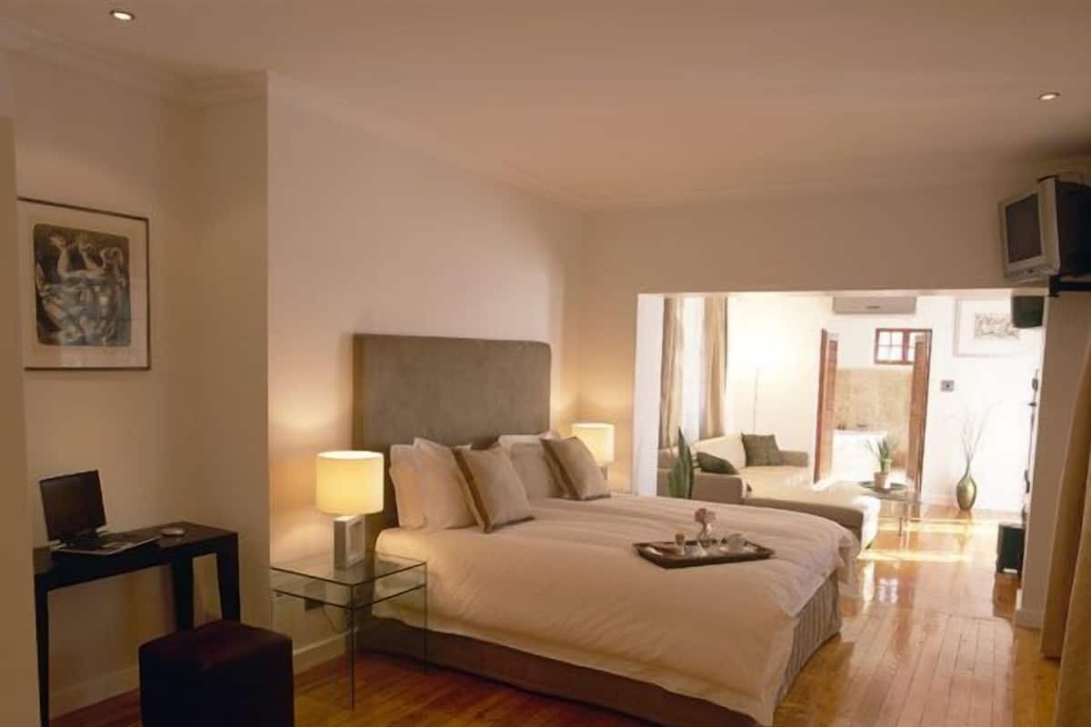 Egyptian cotton sheets, premium bedding, Select Comfort beds, minibar
