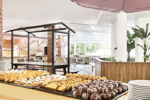 Petit déjeuner buffet compris tous les jours