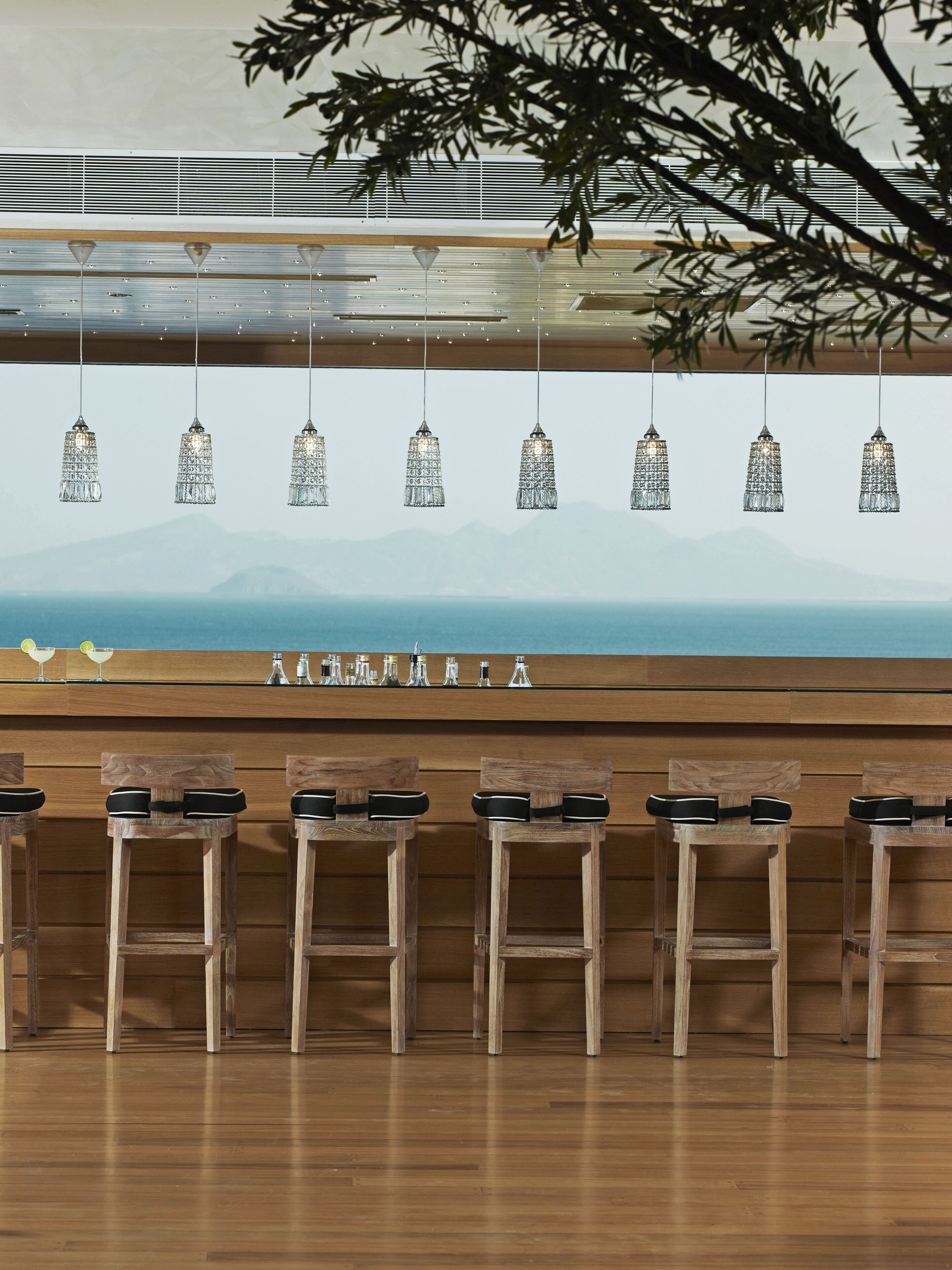 6 bars/lounges, 2 poolside bars