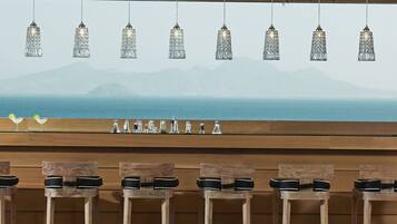 6 bars/lounges, 2 poolside bars