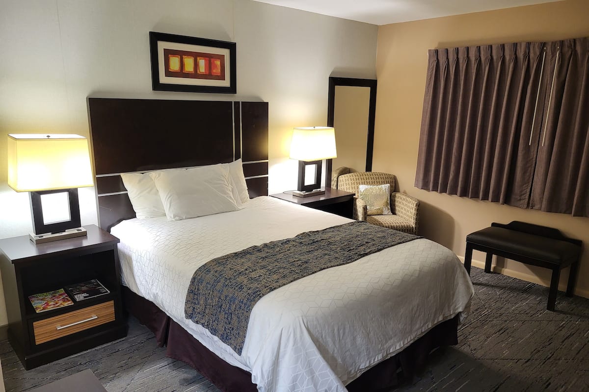 Standard Room | Desk, blackout drapes, free WiFi, bed sheets