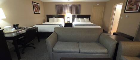 Rom – standard, 2 queensize-senger | Skrivebord, blendingsgardiner, wi-fi (inkludert) og sengetøy