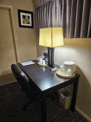 Standard Room | Desk, blackout drapes, free WiFi, bed sheets