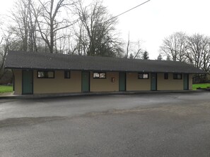 Exterior - Monroe Motel (Monroe)