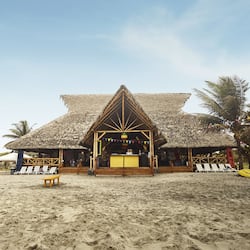 Quầy bar trên bãi biển