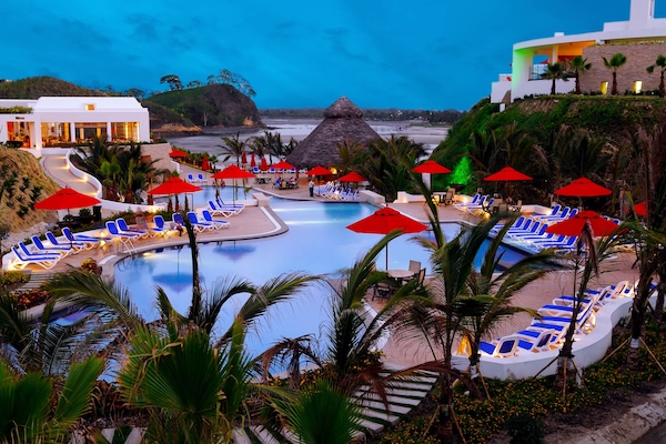 5 outdoor pools, open 8:00 AM to 6:00 PM, pool umbrellas, pool loungers