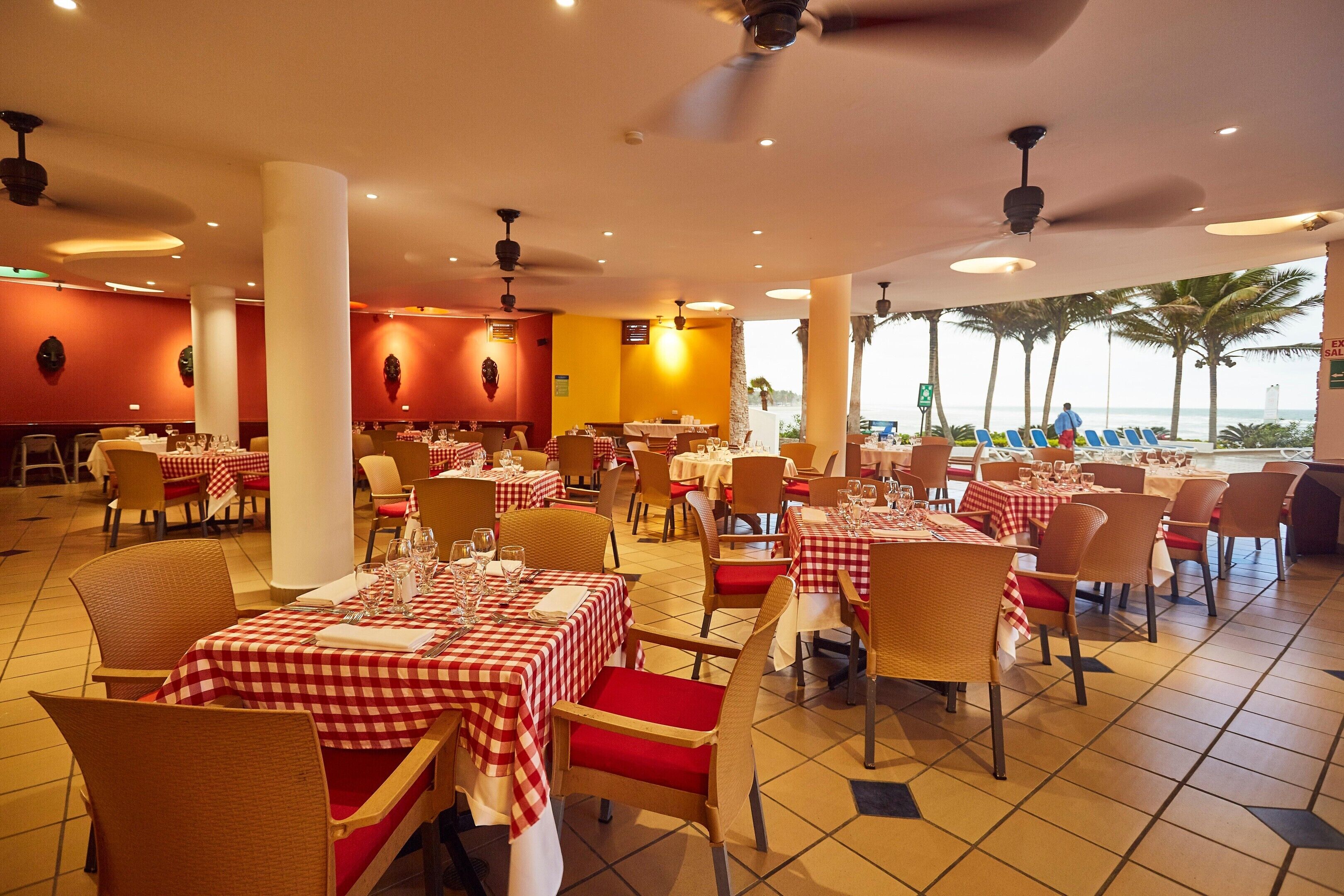 4 restaurantes; se sirve desayuno, almuerzo y cena
