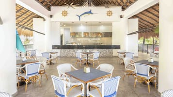 4 restaurants, breakfast served