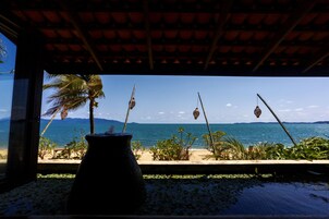 Breakfast, lunch, dinner served; Thai cuisine, beach views 