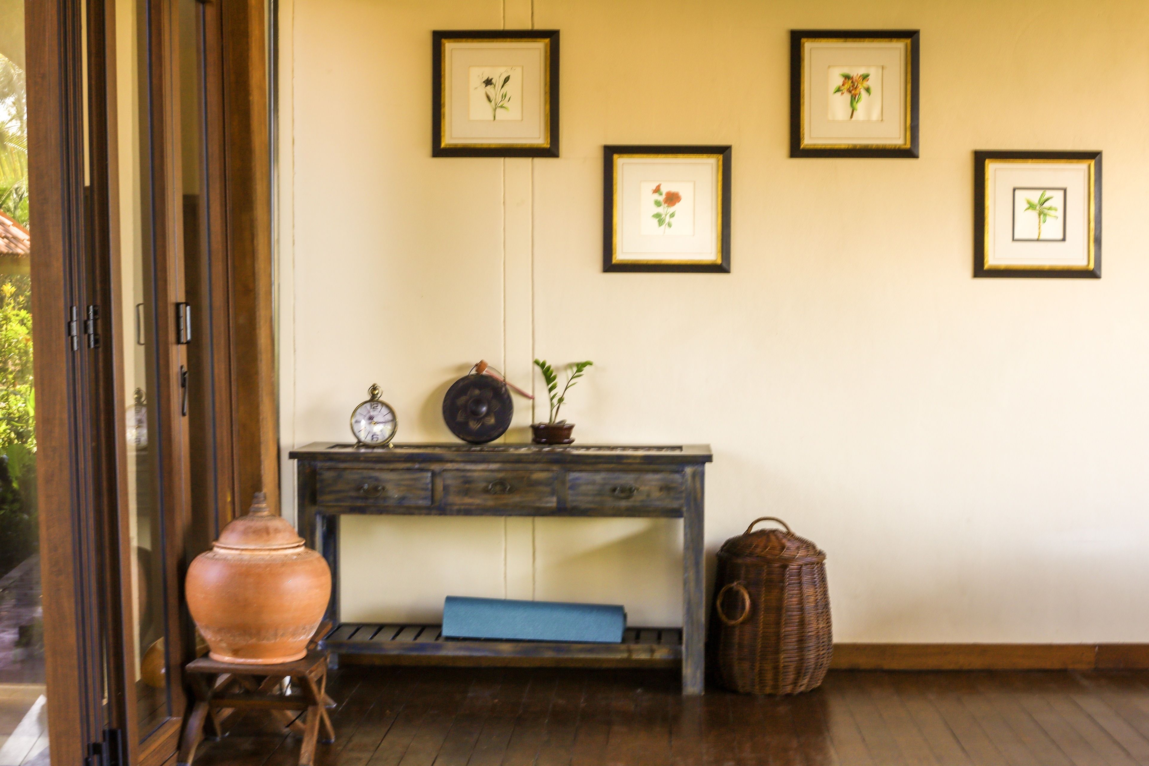 hot tub, body treatments, aromatherapy, thai massages, sports massages