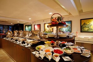 Breakfast area - B-Lay Tong Beach Resort (Patong)