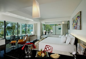 Premium bedding, free minibar items, in-room safe - B-Lay Tong Beach Resort (Patong)