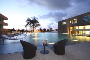Sundeck - B-Lay Tong Beach Resort (Patong)