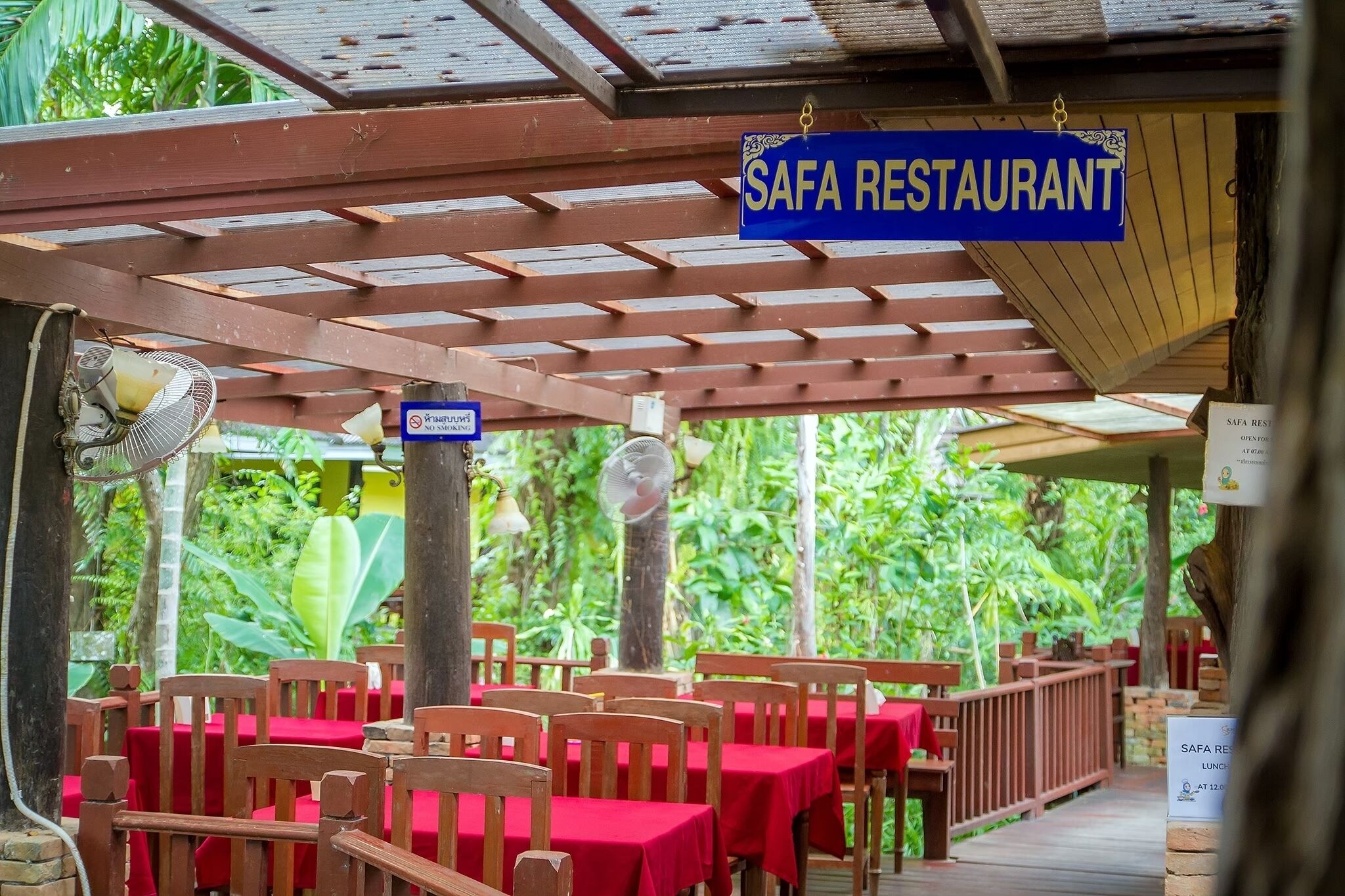 Daily buffet breakfast (THB 250 per person)