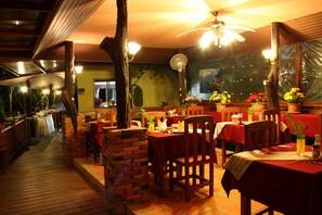 Café da manhã, almoço e jantar