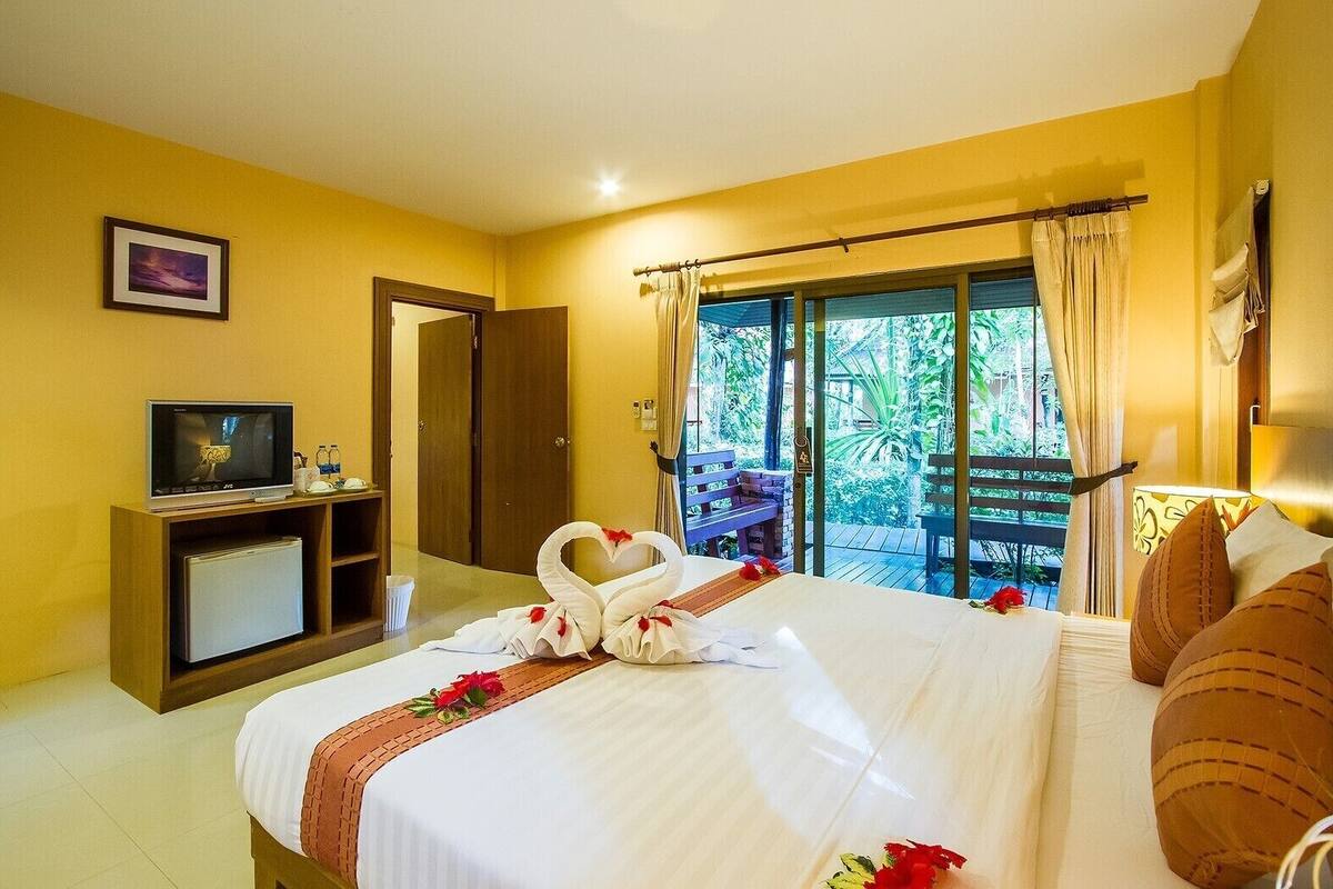ห้องสแตนดาร์ด, ริมสระว่ายน้ำ | เครื่องนอนป้องกันสารก่อภูมิแพ้, ผ้านวมขนเป็ด, เตียง Select Comfort