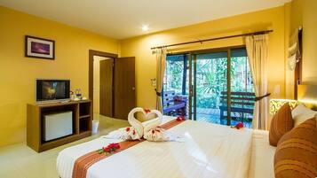 Standard Room, Poolside | Hypo-allergenic bedding, down comforters, Select Comfort beds, minibar