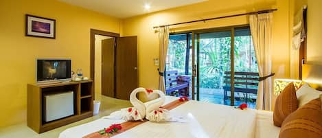 Standard Room, Poolside | Hypo-allergenic bedding, down comforters, Select Comfort beds, minibar