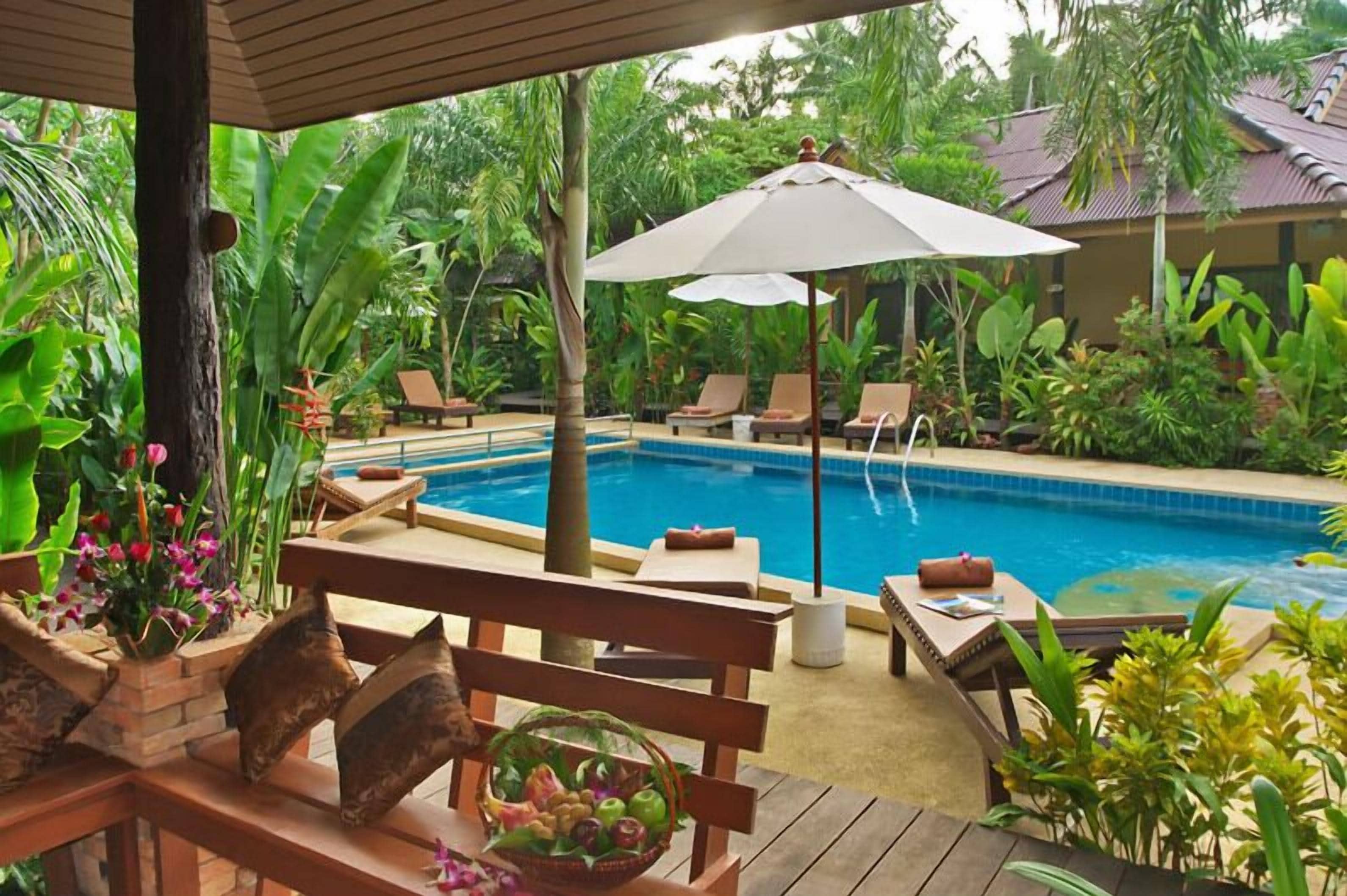 2 albercas al aire libre 