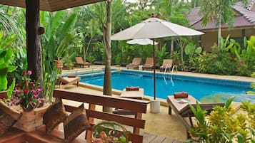 2 albercas al aire libre