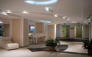 Lobby sitting area - Domina Zagarella Sicily (Santa Flavia)