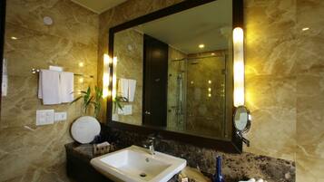 Deluxe Room | Bathroom sink