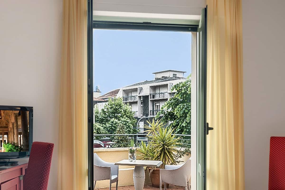 Superior Double or Twin Room, Balcony | Minibar, in-room safe, soundproofing, free WiFi