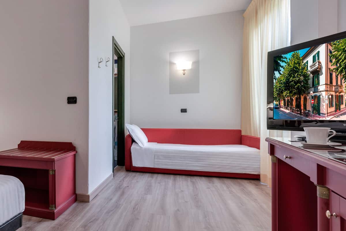 Superior Triple Room | Minibar, in-room safe, soundproofing, free WiFi