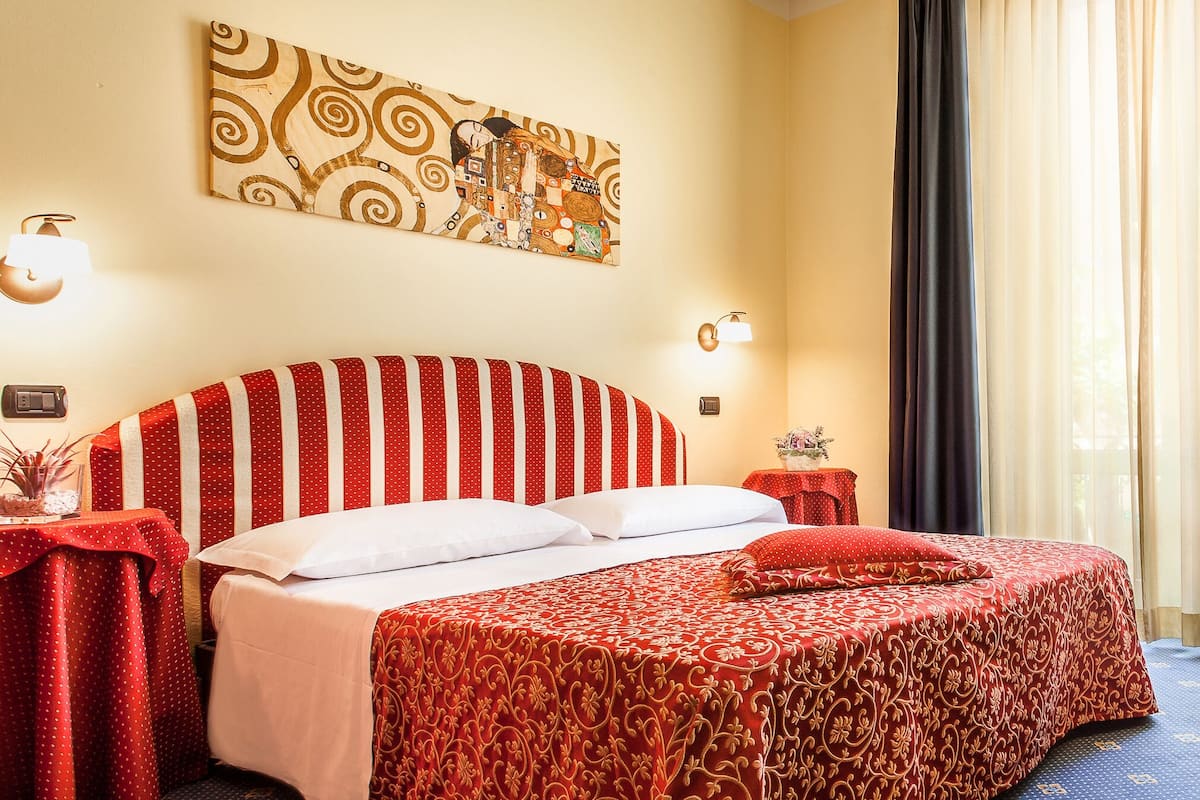 Minibar, in-room safe, soundproofing, free WiFi