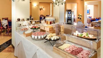 Café da manhã com buffet todos os dias (EUR 15 por pessoa)