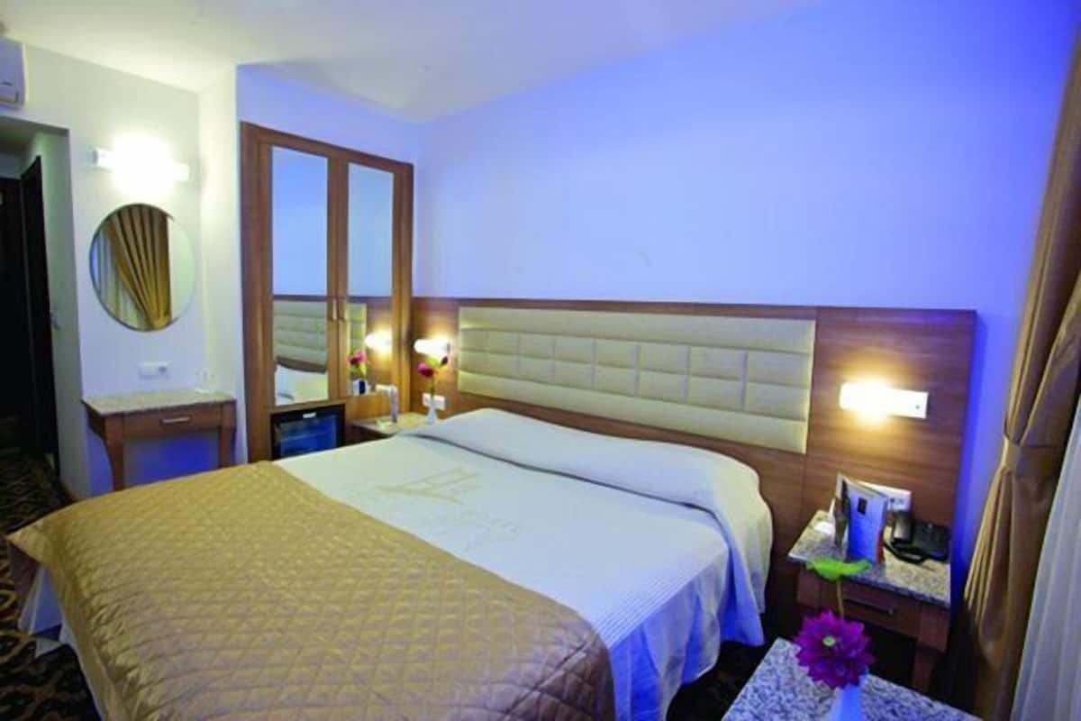 Hochwertige Bettwaren, Daunenbettdecken, Select-Comfort-Betten, Minibar