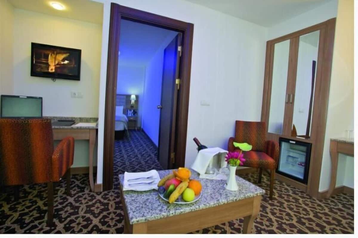 Suite | Lobby