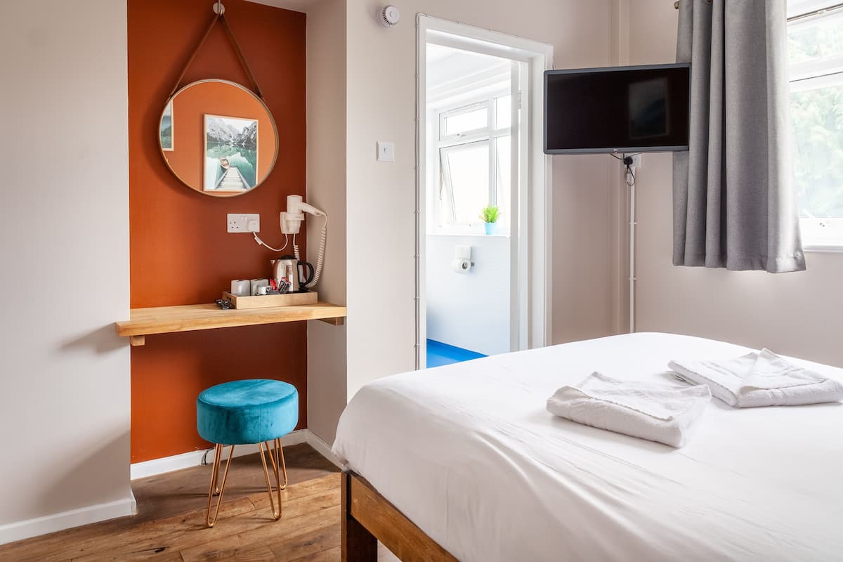 Executive tweepersoonskamer, 1 tweepersoonsbed, en-suite badkamer | Een kluis op de kamer, individueel gedecoreerd, individueel gemeubileerd
