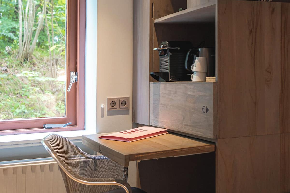 Cozy Single Room | Coffre-fort pour ordinateur portable, bureau, système d’insonorisation