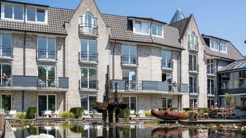 Waterfront Junior Suite | 1 bedroom, in-room safe, desk, soundproofing