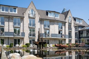 Waterfront Junior Suite | Zimmersafe, Schreibtisch, schallisolierte Zimmer, Bügeleisen/Bügelbrett