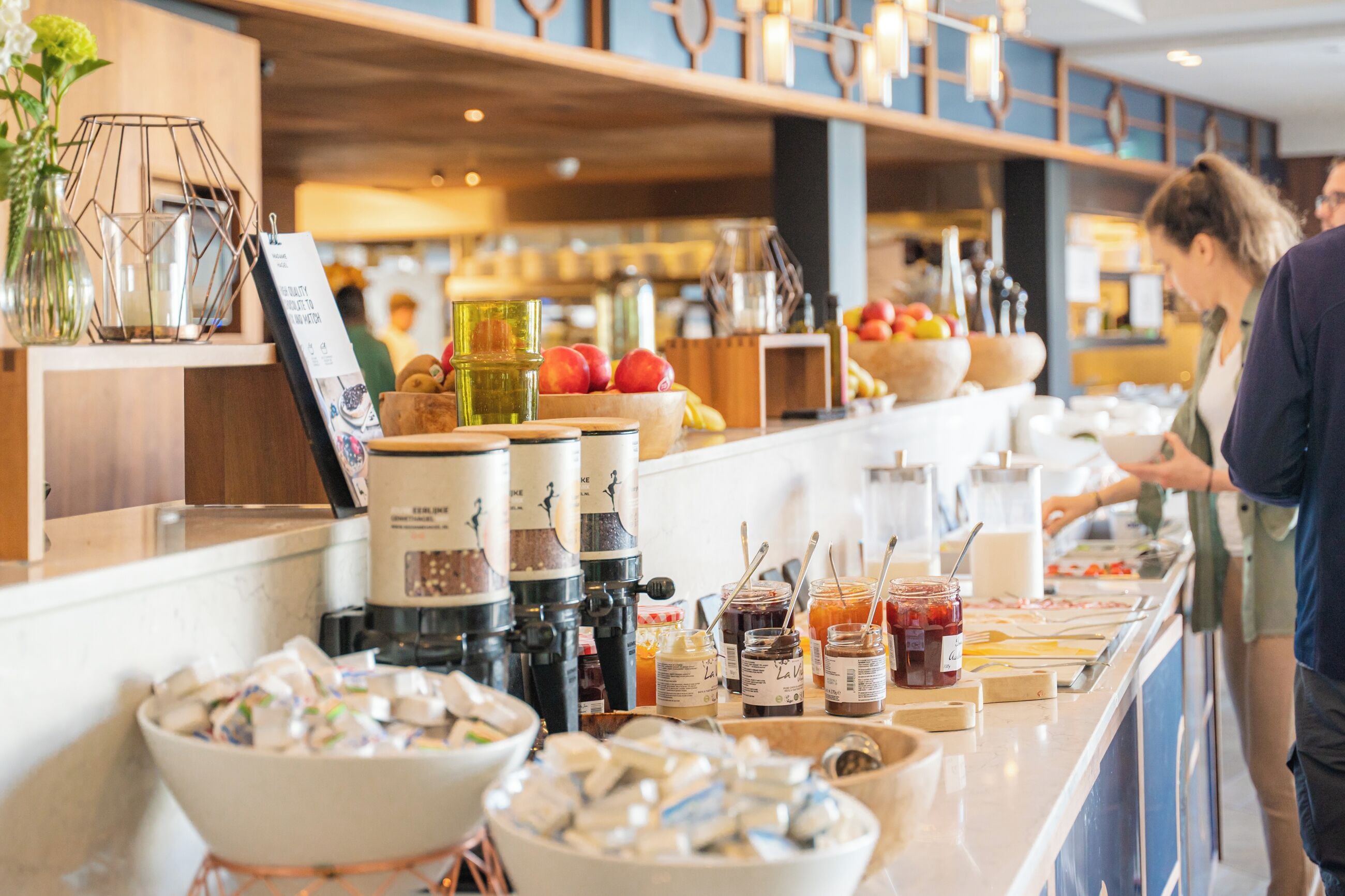 Dagelijks ontbijtbuffet (EUR 24.5 per persoon)