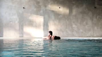 Indendørs pool