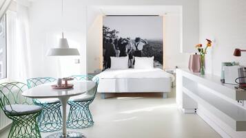 Bloomy Loft 2+2 | 1 slaapkamer, een kluis op de kamer, een bureau, geluiddichte muren