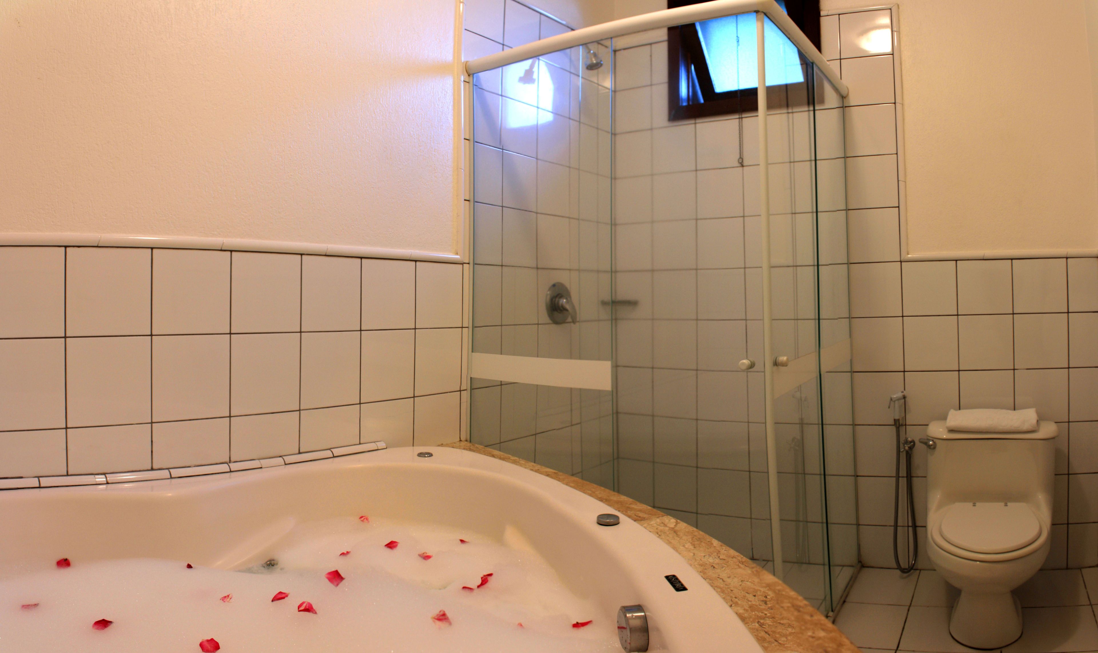 deluxe double room, 1 bedroom, hot tub, garden view | jetted bathtub