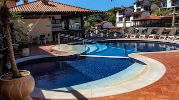 Outdoor pool, pool umbrellas, sun loungers
