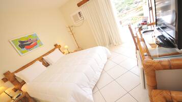 Quarto casal standard, varanda, vista para o jardim | Comodidades do quarto